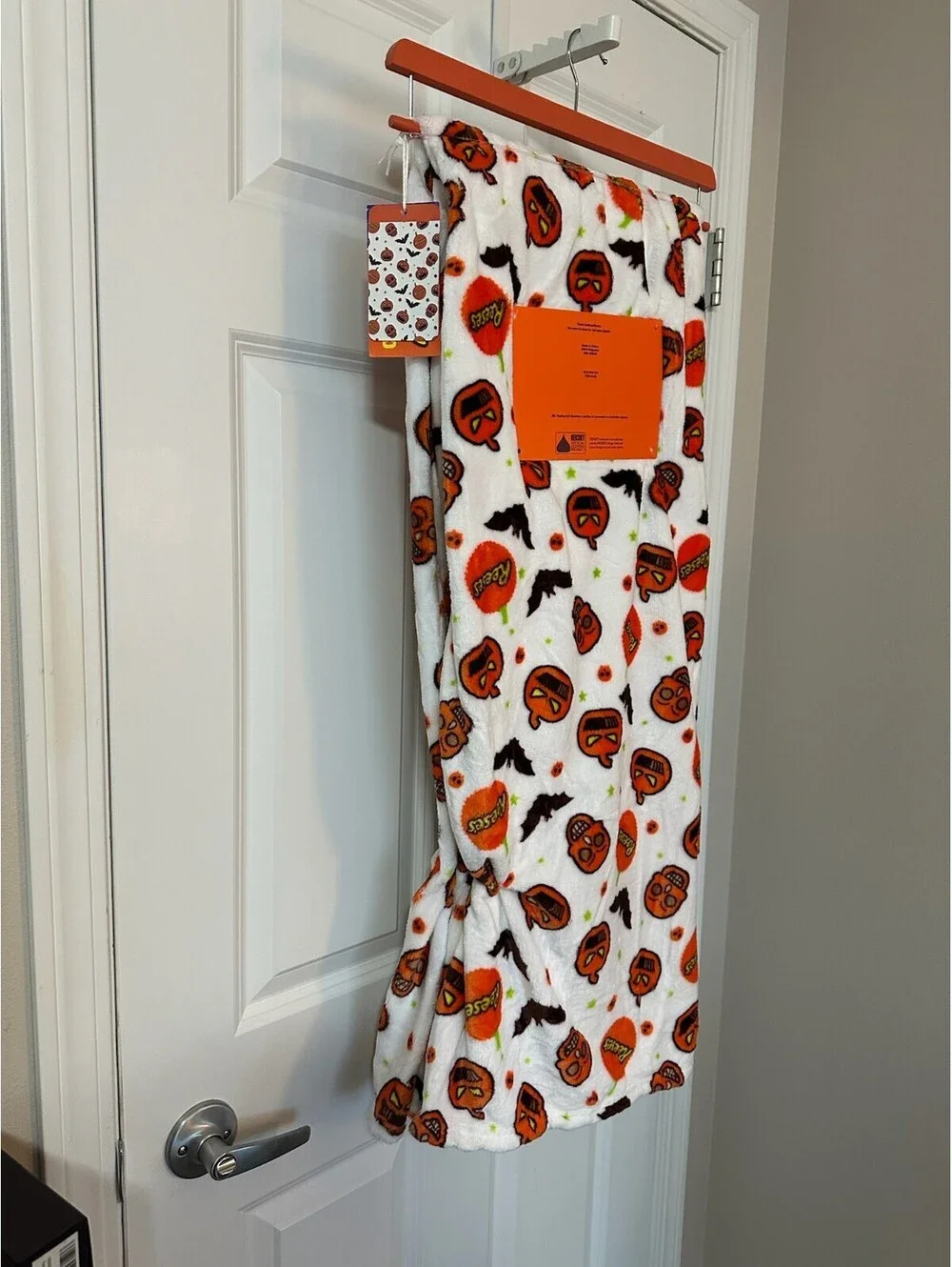 Reese's Halloween Oversized Plush Throw Blanket 60